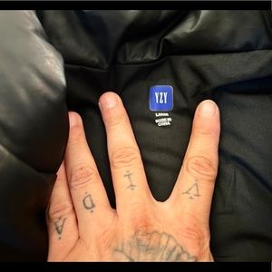 YZY gap round jacket in black size L